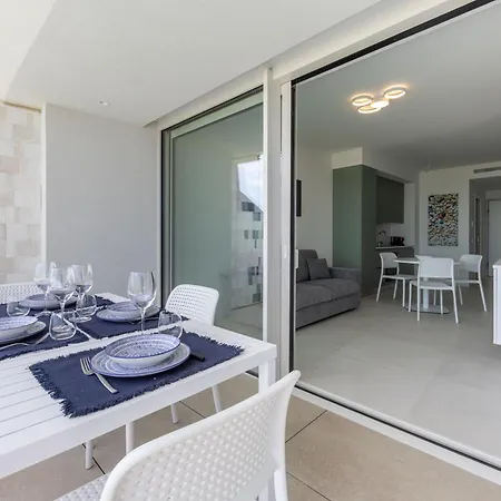 Residenze Da Vinci Azzurro 西尼加利亚