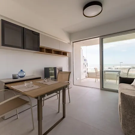 Residenze Da Vinci Azzurro * 西尼加利亚